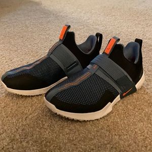 Nike Metcon Sport, Size 9.5 (US)	
Color: Black/Thunderstorm/White/Total Orange